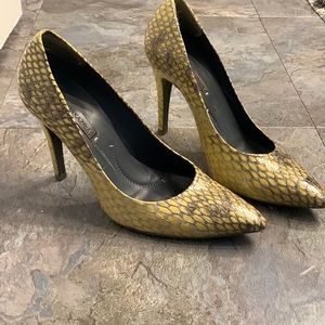 Snake print pumps
